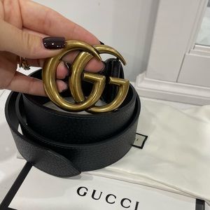Black Gucci belt size 95-38 is unisex.